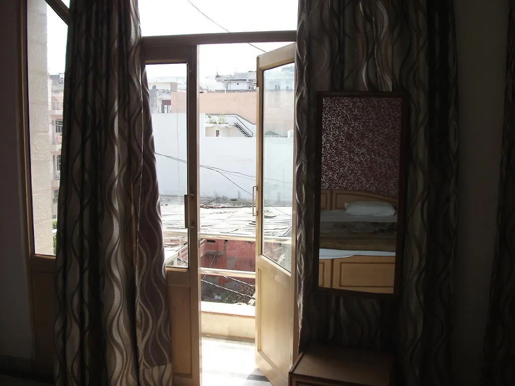 Shalimar Hotel New Delhi 0*,